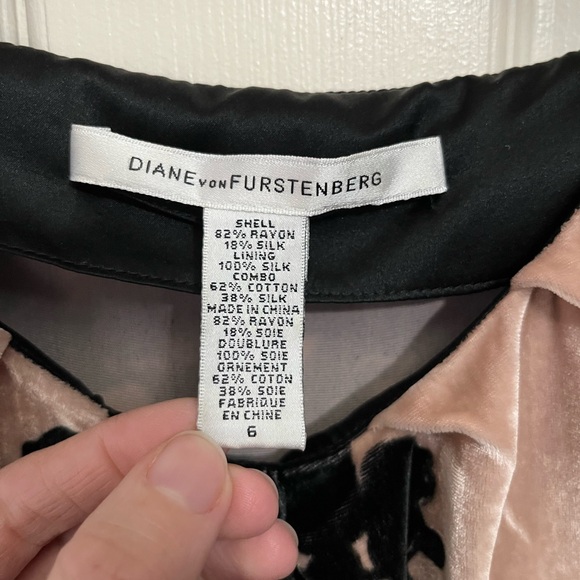 Diane Von Furstenburg Silk Blend medallion Patterned Velvet Dress - Picture 9 of 10